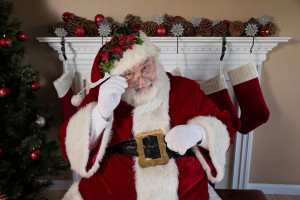 Święty Mikołaj odwiedza dzieci w gabinecie stomatologicznym