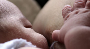 Mleko matki i ślina noworodka kluczowe dla mikrobiomu jamy ustnej