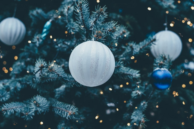 Implanty prezentem od św. Mikołaja (foto: pixabay) Dwa zęby pod choinkę