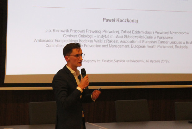 dr Paweł Koczkodaj z Instytutu im. Marii Skłodowskiej-Curie w Warszawie (foto: infoDENT24.pl). Dentysto: nie odwracaj głowy od nowotworów głowy!