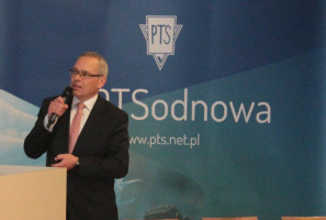 dr hab. n. med. Wojciech Bednarz, specjalista periodontolog, wiceprezydent PTS (foto: infoDENT24.pl) Wszechobecny cukier w diecie: wołanie o działanie