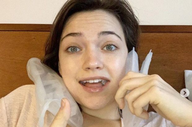Aktorka Violett Beam kuruje się po ekstrakcji ósemek (fot. Instagram) Gwiazdy bez ósemek