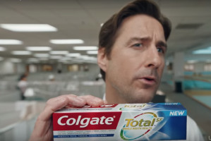Colgate Total w reklamie podczas Super Bowl Colgate Total w świetle Super Bowl