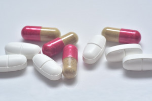 Dentysta i antybiotyki (foto: pixabay) Antybiotyki: Rada Europejskich Lekarzy Dentystów zachęca do wypełnienia ankiety