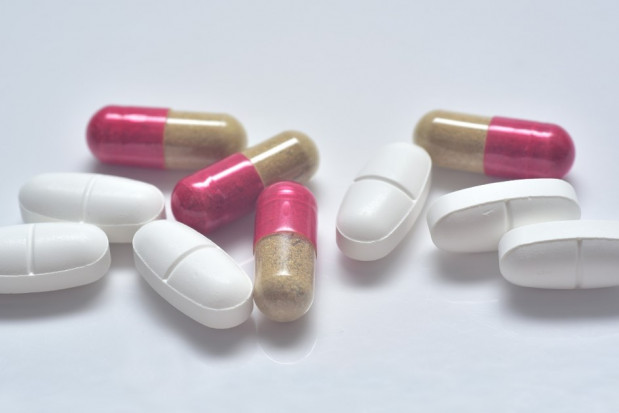 Dentysta i antybiotyki (foto: pixabay) Antybiotyki: Rada Europejskich Lekarzy Dentystów zachęca do wypełnienia ankiety