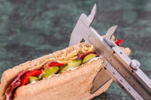 Cukier rujnuje zdrowie, ale nie zęby? (foto: pixabay) „Cukier, otyłość konsekwencje” - porażka stomatologii
