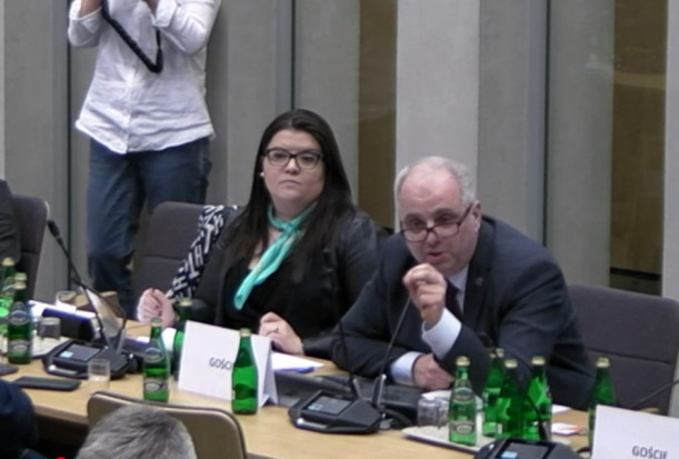Andrzej Cisło podczas obrad komisji sejmowych na temat obecności dentysty w szkole Opieka stomatologiczna w szkole: jakoś to będzie