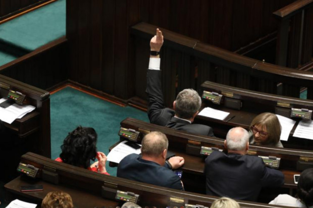 Obrady Sejmu (fot. Kancelaria Sejmu/Rafał Zambrzycki) Powrót dentysty do szkoły zadekretowany