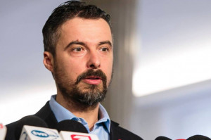 Poseł Radosław Lubczyk (źródło: FB) Nie dentysta do szkoły, tylko szkoła do dentysty