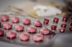 Kserostomia grozi próchnicą (foto: pixabay) Farmaceutyki stymulujące próchnicę