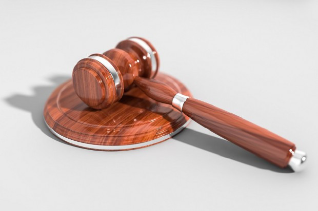 Po zebraniu dowodów w sprawie o błąd medyczny powstaje akt oskarżenia lub umorzenie postępowania (fot. pixabay) Co się dzieje, gdy biegły wyda opinię w sprawie o błąd medyczny