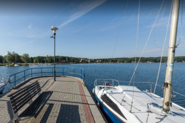 Jez. Charzykowskie (źródło: Google Maps) Przychodnia czeka na dentystę żeglarza