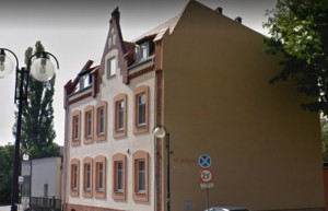 Dom św. Jadwigi przy ul. Judyma 7 w Kędzierzynie Koźlu źródło: Google Maps Kamienica naznaczona stomatologią
