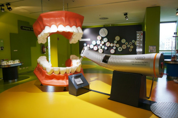 Dentysta dla dzieci pożądany (foto: pixabay) Radni z gminy Łapsze Niżne spierają się o dentystę w szkole