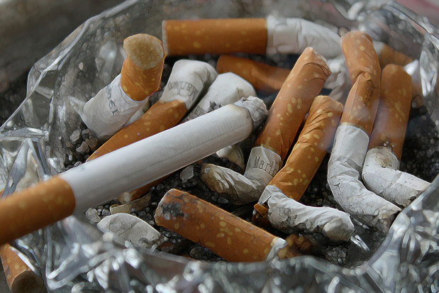 Nikotynizm to jedno z najsilniejszych uzależnień, a wiec przeciwnik bardzo trudny (fot. pixabay) Wrocław: PTS szkoli jak dentysta może pomóc w walce z nikotynizmem