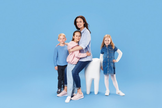 Magdalena Różczka w akcji „Dziel się Uśmiechem” foto: mat. pras. Magdalena Różczka ambasadorką programu edukacyjnego „Dziel się Uśmiechem”
