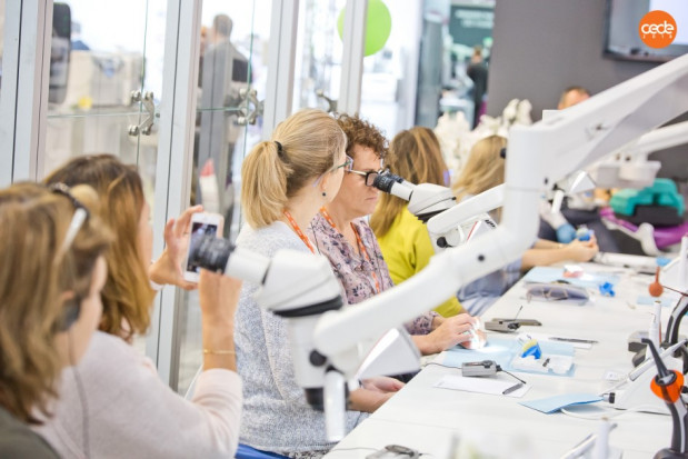 Technologie w stomatologii zaczynem coraz wyższej jakości (foto: CEDE) Stomatologia dopieszcza pacjentów nie tylko rękoma dentystów
