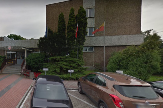 Leszno - Urząd Miasta (źródło: Google Maps) A jednak można. Leszno podpisuje umowy z dentystami