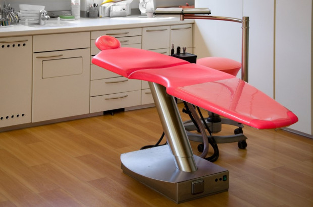 Poszukiwany dentysta leczący uczniów (foto: pixabay) Gmina Nakło nad Notecią poszukuje dentystów zainteresowanych opieką stomatologiczną nad uczniami