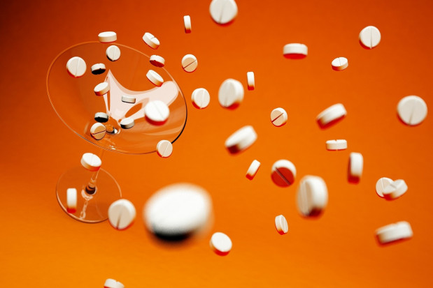 Oksykodon może powodować uzależnienie opioidowe (fot. pixabay) Dentysta skazany na ponad osiem lat więzienia za przepisywanie opioidów