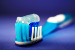 Colgate ma sprawę w sądzie: pasta nie wybiela zębów tak dobrze jak w reklamie