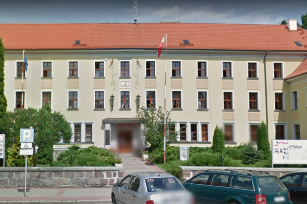 Urząd Miejski w Piszu (źródło: Google Maps) W Piszu qui pro quo ze szkolną opieką stomatologiczną