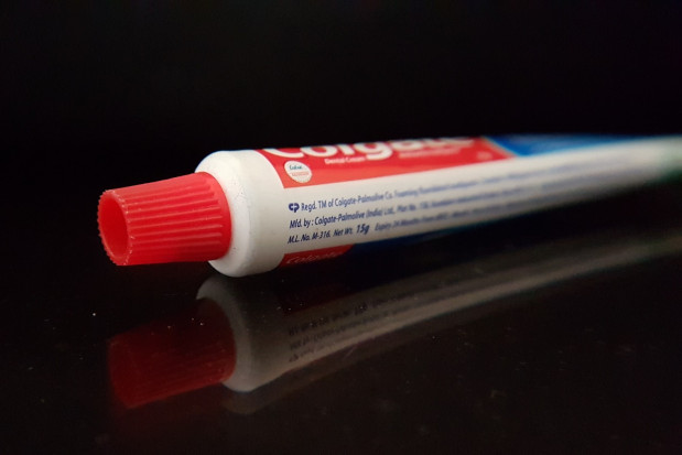 Nieuczciwemu pracownikowi firmy Colgate Palmolive grozi 20 lat więzienia za złamanie tajemnicy służbowej (fot. pixabay) Były pracownik firmy Colgate wykradł receptury produktów