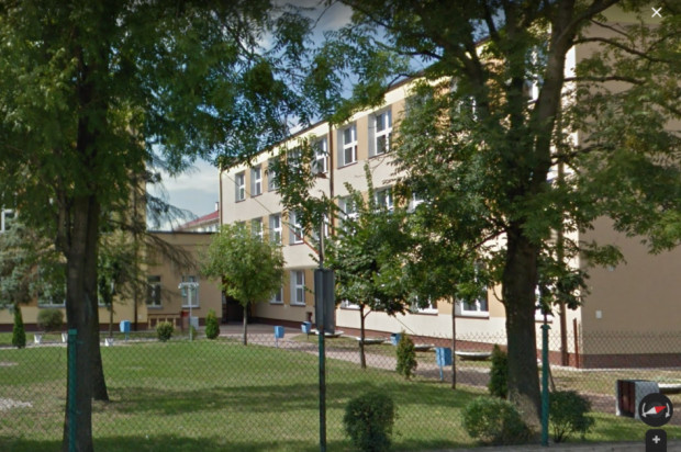 Szkoła Podstawowa im. Marszałka Józefa Piłsudskiego w Drobinie (źródło: Google Maps) Drobin wybił się na gabinet stomatologiczny w szkole