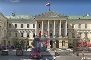 Urząd Miasta Stołecznego Warszawy (źródło: Google Maps) W Warszawie jest 6 gabinetów stomatologicznych w szkołach