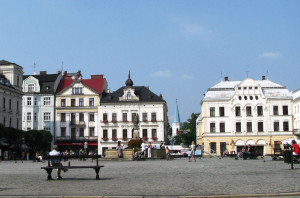 Cieszyn rynek (źródło: Wikipedia) Burmistrz Cieszyna dopełnia formalności w poszukiwaniu dentystów
