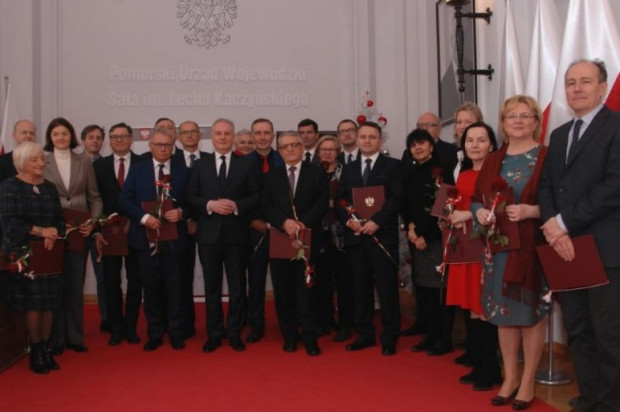 Nowi konsultanci wojewódzcy dla Pomorza (fot. Pomorski Urząd Wojewódzki) Pomorskie: nominacje na konsultantów wojewódzkich w dziedzinie stomatologii