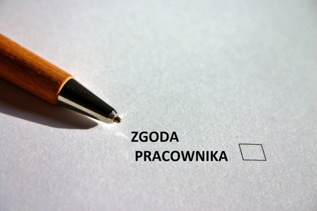 Umowa o pracę w sądzie (foto: pixabay) Dentystka wygrała w sądzie walkę o warunki płacy