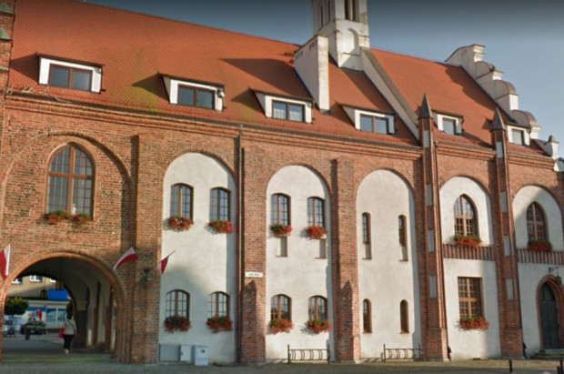 Kamień Pomorski Urząd Miasta (źródło: Google Maps) Poszukiwany dentysta dla 884 uczniów