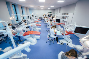 Centrum Symulacji Medycznej w UM w Białymstoku (fot. MZ) Wycieczki do Centrów Symulacji Medycznej dla przyszłych dentystów