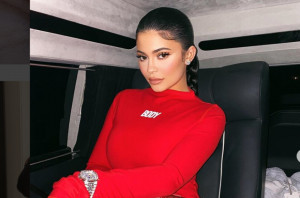 Kylie Jenner (fot. Instagram) Ekstrakcja ósemek popularna wśród celebrytów