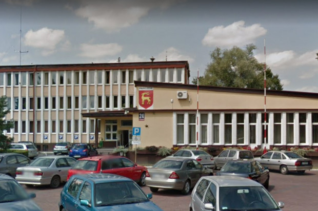 Urząd Miejski w Parczewie (źródło: Google Maps) Dwie szkoły w Parczewie do objęcia patronatem stomatologicznym