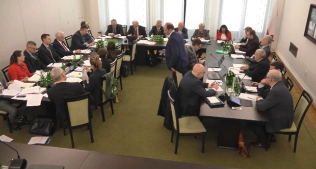 Podczas posiedzenia Senackiej Komisji Ustawodawczej Koronawirus: o równy dostęp do wyrobów medycznych m.in. dla dentystów