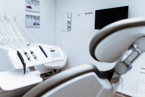 RTG w gabinecie dentystycznym (foto: pixabay) Prawo pracy w gabinetach stomatologicznych: aparatura RTG i oświetlenie dzienne