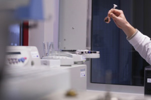 Coraz większa baza laboratoriów diagnostyki COVID-19 (fot. Archiwum) MZ: 58 laboratoriów wykonuje badania diagnostyczne COVID-19