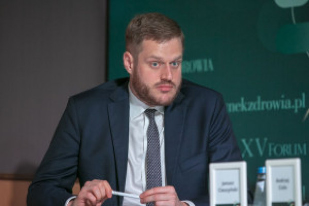 Wiceminister zdrowia Janusz Cieszyński (foto: Fotolia/PTWP) Rozszerzenie ubezpieczenia NNW o personel narażony na kontakt z koronawirusem