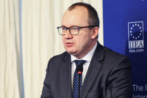 Rzecznik Praw Obywatelskich Adam Bodnar (źródło: FB) Koronawirus: RPO apeluje o dodatkowe wynagrodzenia dla medyków