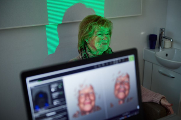 Implaneo Dental Clinic patrzy w kierunku wideokonsultacji Dentysta przez internet? Zapotrzebowanie jest.