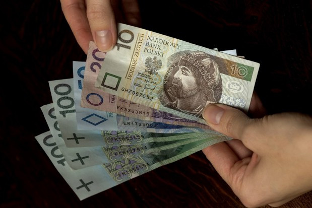 Dentystka wpadła w kłopoty finansowe, pomagając mężowi (fot. Fotolia/PTWP) Sąd: To zrozumiałe, że dentystka nie zapłaciła 100 tys. zł podatku dochodowego