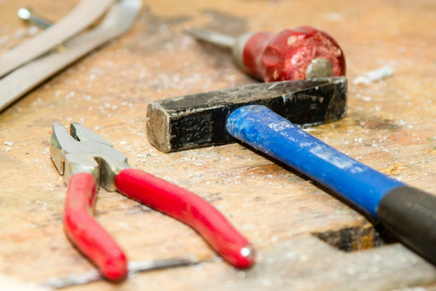 Pacjenci coraz częściej próbują domowym sposobem pozbyć się bolącego zęba (fot. pixabay) Koronawirus: zmiana definicji stomatologicznej pomocy doraźnej?