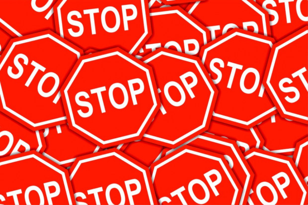 stop-355298_1920.jpg Dentyści zakłócają dostępność do opieki stomatologicznej?!