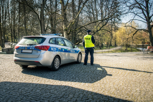 Policja decyduje, czy dostajemy karę administracyjną czy mandat (fot. pixabay) RPO o mandatach w dobie epidemii