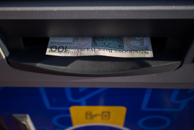 Bankomat to potencjalne źródło zakażenia koronawirusem (fot. pixabay) Kraków: skażenie koronawirusem przestrzeni miejskiej