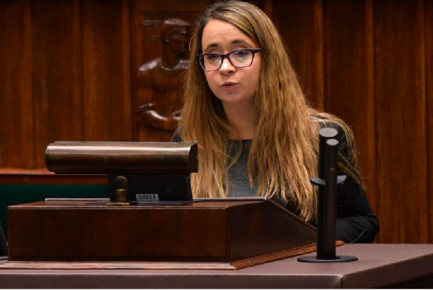 Posłanka Marcelina Zawisza (foto: FB) Koronawirus: cztery ważne pytania dla lekarzy dentystów, ale co z odpowiedziami?