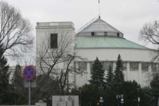 Sejm: dyskusja nad poprawkami do ustawy o zawodzie lekarza i lekarza dentysty