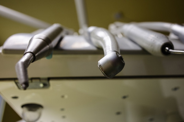 Dentysta w dobie koronawirusa - ankieta na stronie PTSD (foto: pixabay) Koronawirus: Pytania do lekarzy dentystów w czasie pandemii